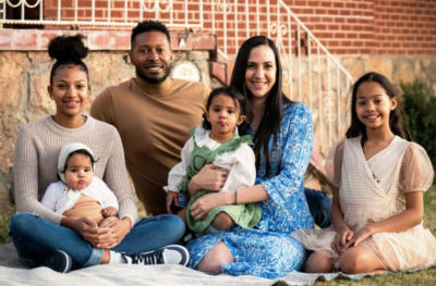 A portrait of Leah with her husband and four of her daughters